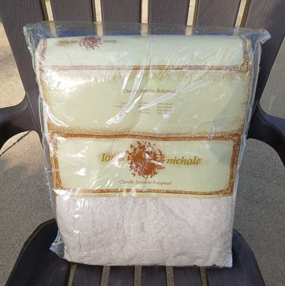 Louis Nichole Chenille Bedspread